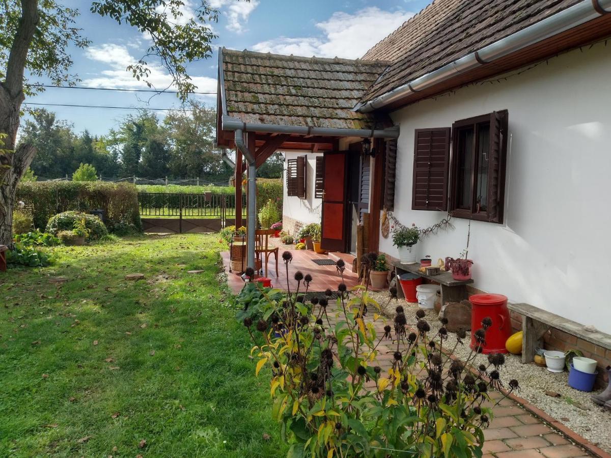 Villa Harmat Porta à Galambok Extérieur photo