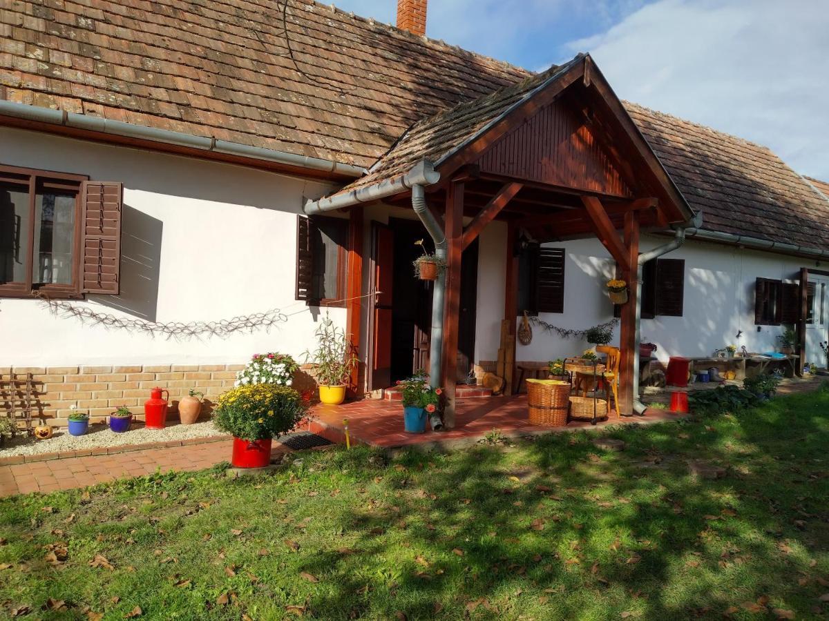 Villa Harmat Porta à Galambok Extérieur photo